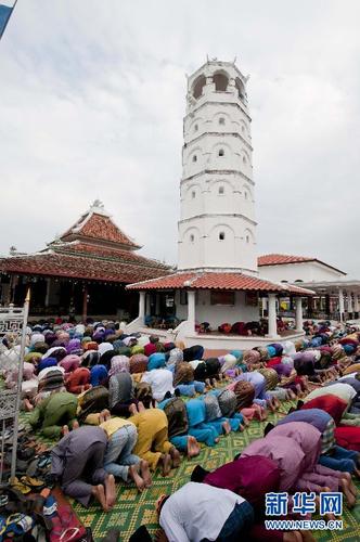 登戈拉清真寺建于1872年荷兰殖民时期,是马来西亚最古老的清真寺之一.