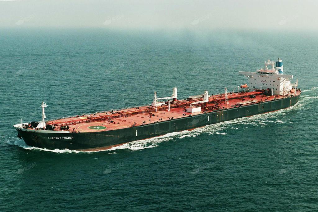 伊朗油轮在中国舟山附近卸货!