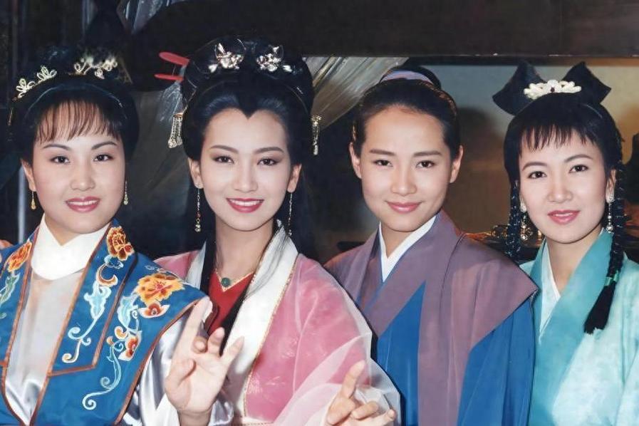 三位女演员赵雅芝,叶童和陈美琪因出色的演技在《新白娘子传奇》执篌
