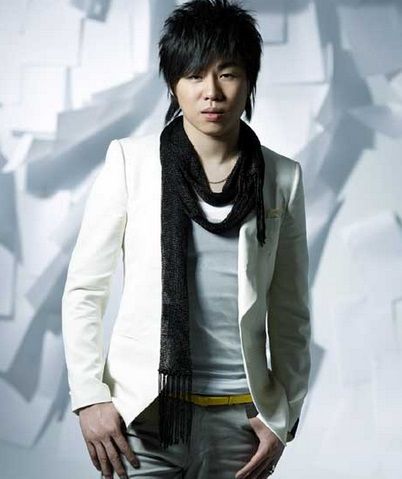 2005年5月之前,出道三年的胡彦斌以《music混合体》专辑拿到04-05年度