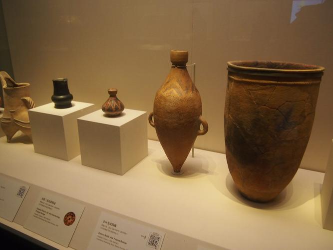 小口尖底陶瓶等仰韶文化陶器