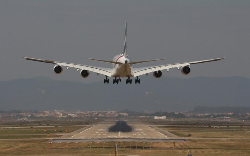 【航空】阿联酋航空的空客a380客机侧风降落广州白云国际机场