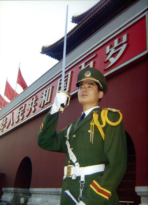     1993年10月1日国务院,中央军委决定,启用92式指挥