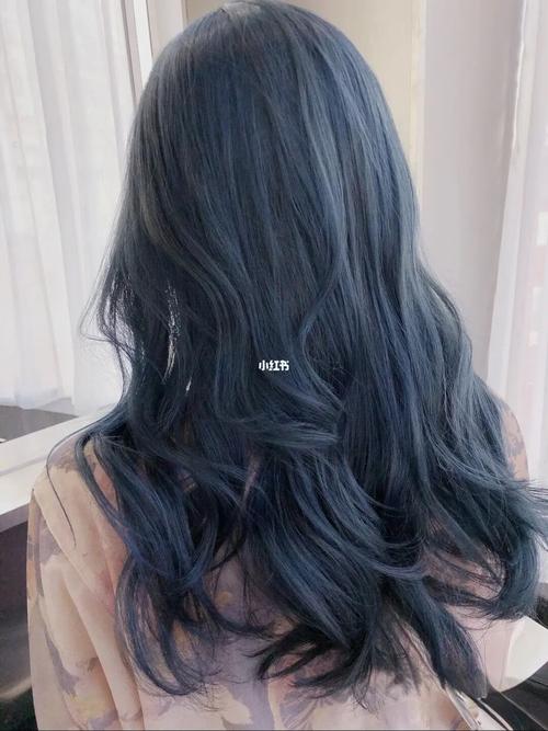 9696今年最流行的发色,雾霾蓝灰色,现在染头发的人越来越多了但是