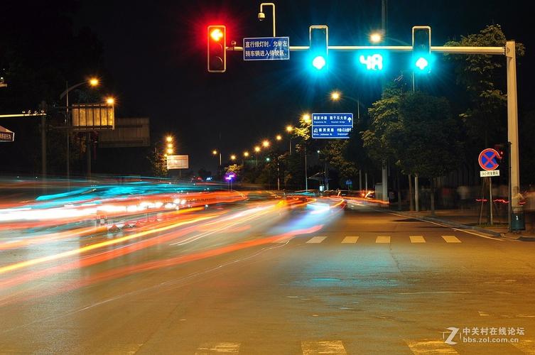 城市夜景扫描红绿灯光芒线车流影