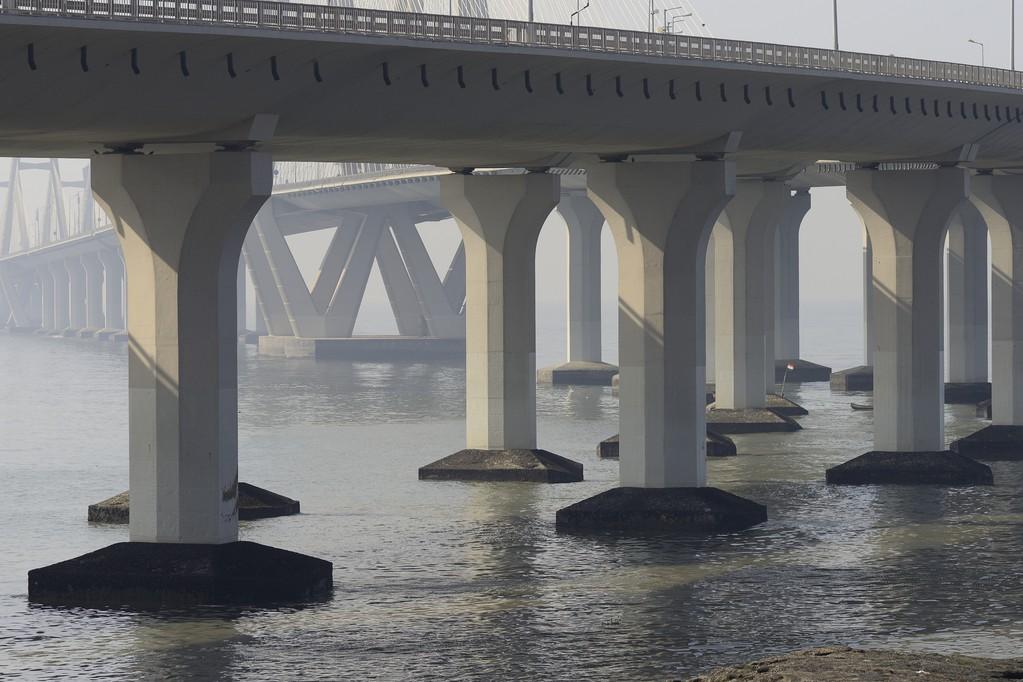 链接的跨海大桥,阿拉伯海,孟买的深刻印象海链接桥柱