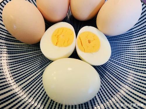 水煮蛋怎样煮才好吃?早餐店老板:掌握这3点,鸡蛋鲜嫩营养又好剥