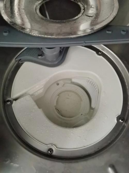 洗碗机这个位置有积水