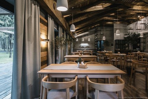 灰色调与木质空间:乌克兰yavir餐厅设计