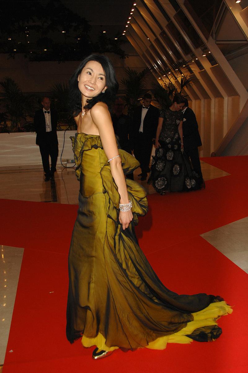回顾2007年戛纳电影节,当时的评委张曼玉穿着givenchy高定礼服出席了