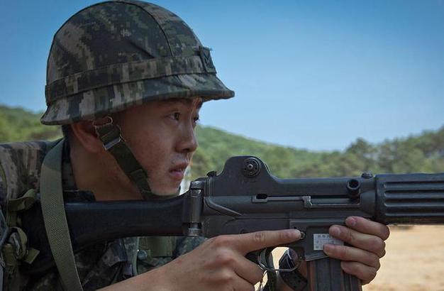 充满美制武器的韩国k2突击步枪