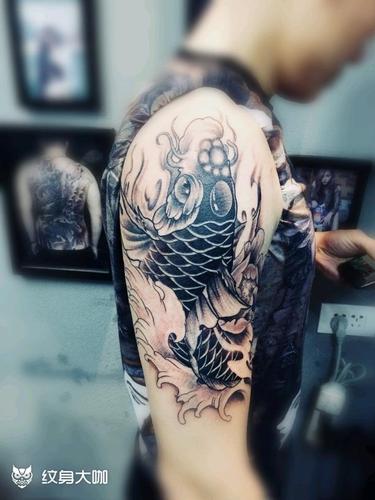 大臂鲤鱼_纹身图案手稿图片_y-tattoo的纹身作品集
