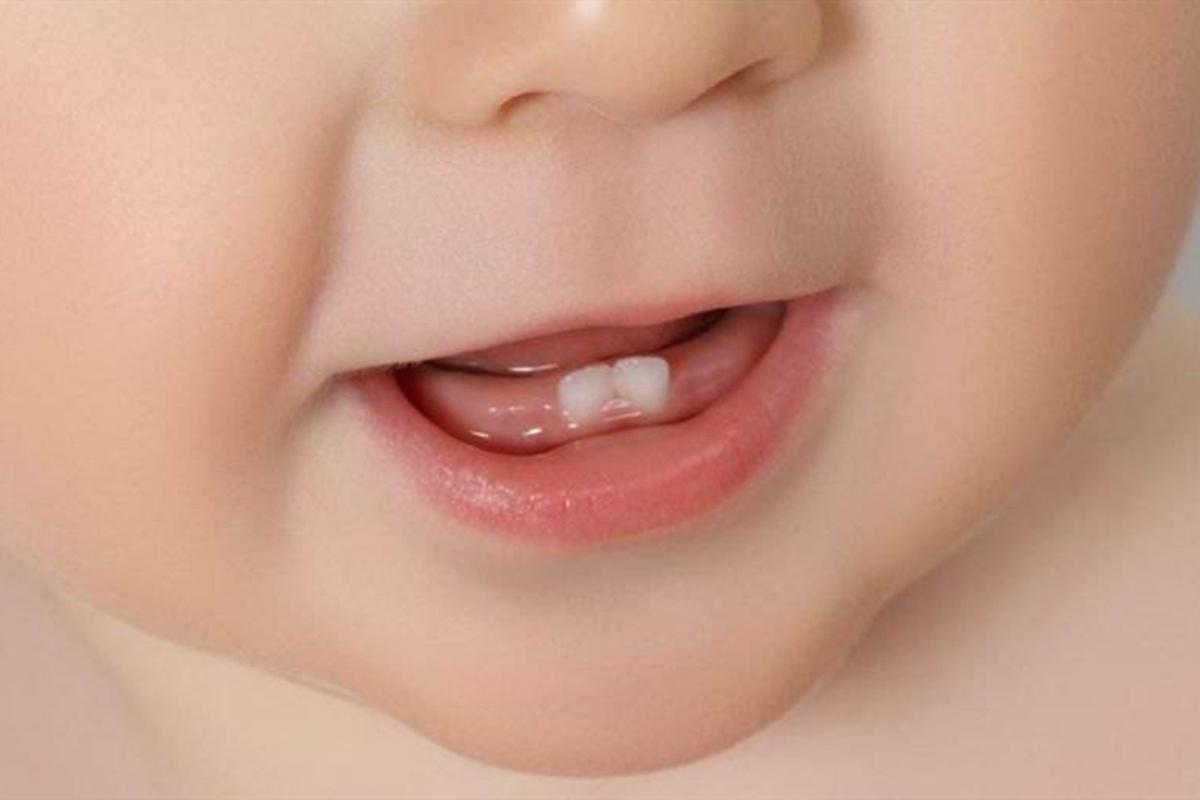 婴儿什么时候刷牙合适(宝宝几个月大应该开始刷牙) - 乐宝宝贝