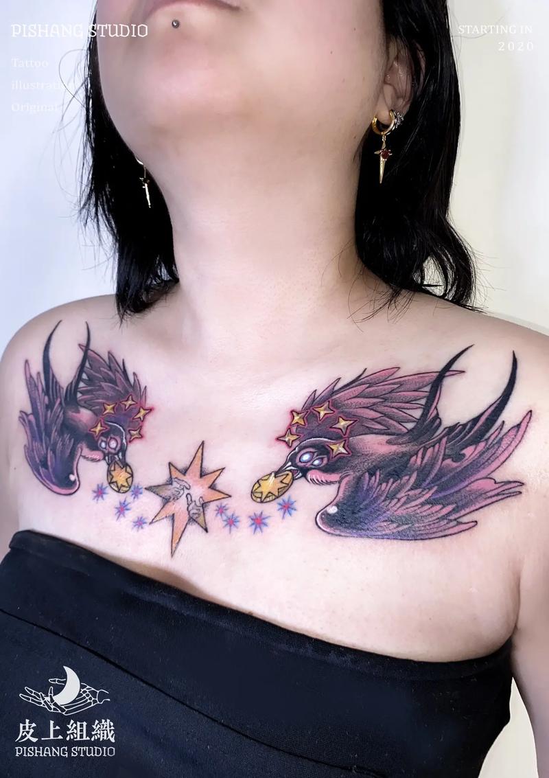 星星金币与燕子.今日纹身 客人要求:肩膀上一对对称的燕子,其 - 抖音
