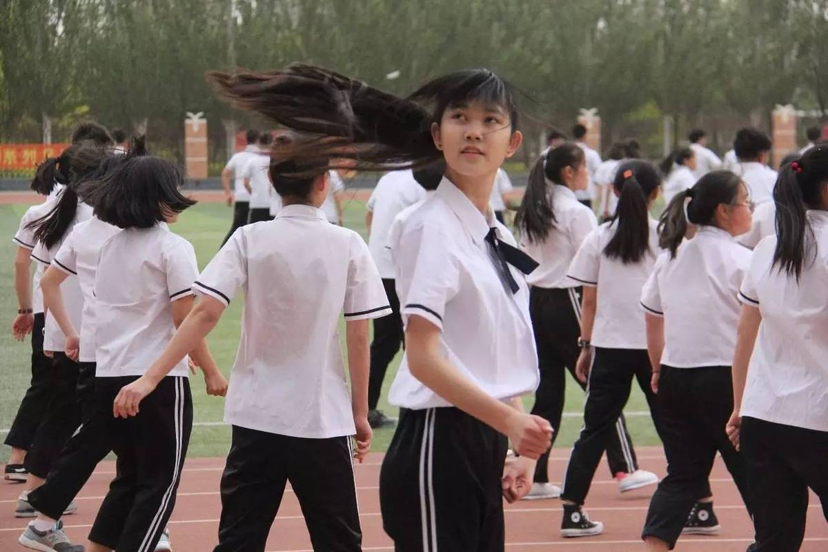 通辽新城第一中学举办高一,高二学生健美操比赛