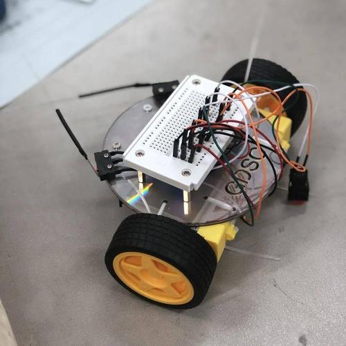 鼹鼠机器人模拟这一特性,利用碰撞开关控制电机正转和反转,实现机器人