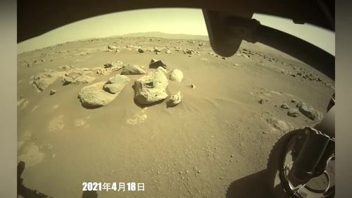 4月18日毅力号火星车拍摄了这张照片感觉很奇怪