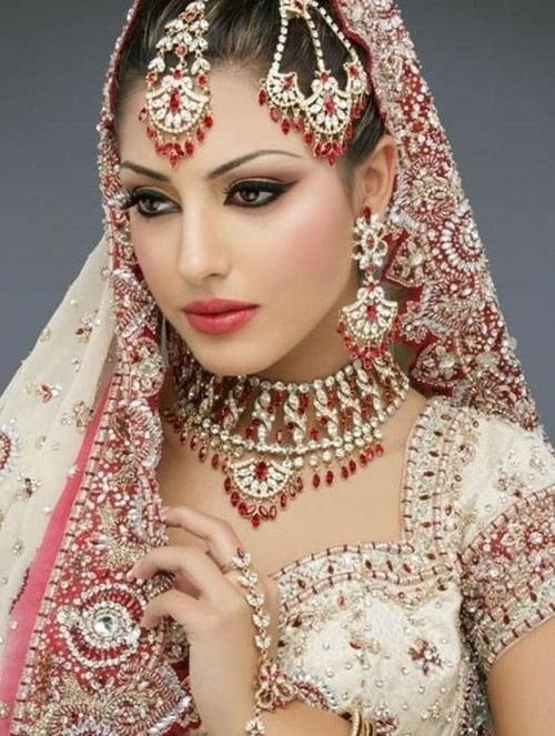 美丽的印度新娘.妆容配饰都很美.
