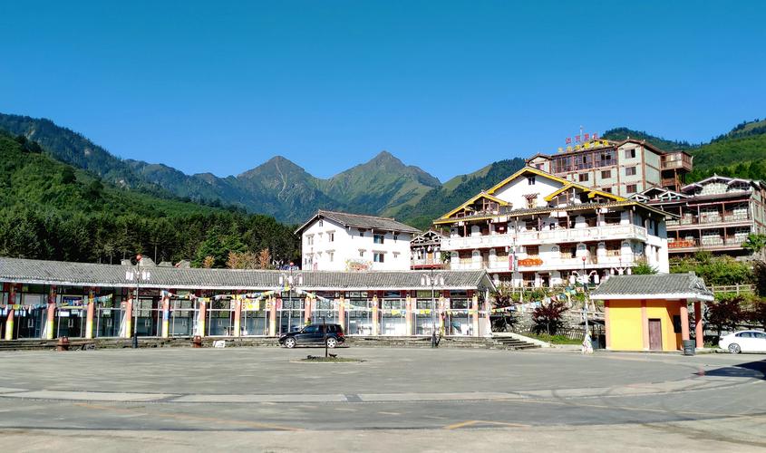 硗碛乡坐落在四川省夹金雪山脚下,是四川省宝兴县唯一的藏族乡,第五届