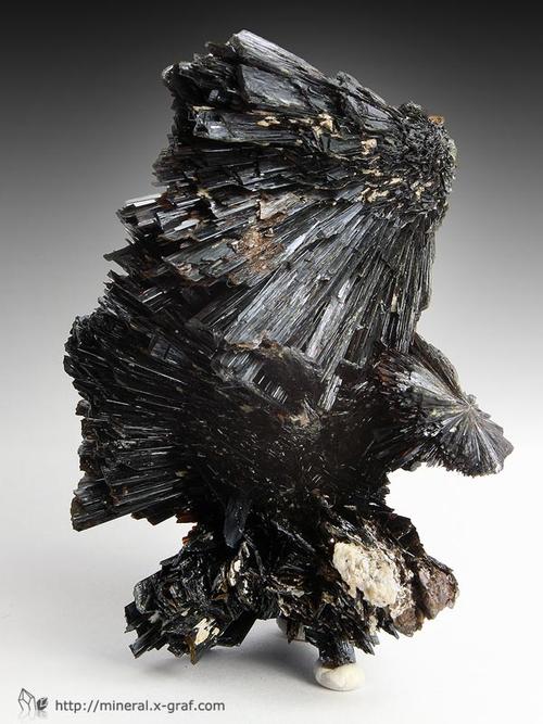 针铁矿 goethite--矿物知识-矿物晶体-资讯&知识-中国新石器 - 矿物