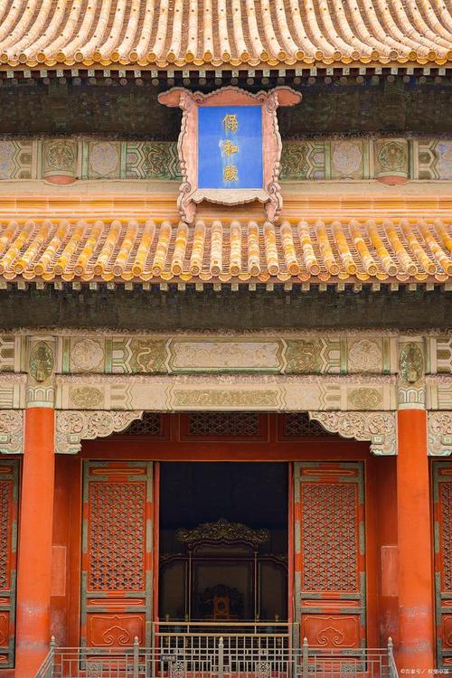 故宫是中国最大的古代建筑群之一,其建筑风格独具特色,气势雄伟壮观