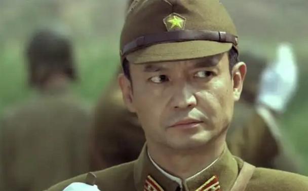 在中国出演了第一部抗战题材电视剧《诱杀》,从此就踏入了抗战剧的
