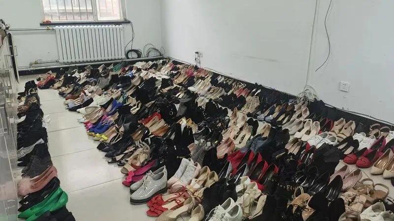 民警提示:如广大市民在楼道内被盗过女士皮鞋(高跟鞋)可以到孔家庄