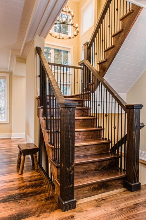 现代别墅木质跃层楼梯装修效果图