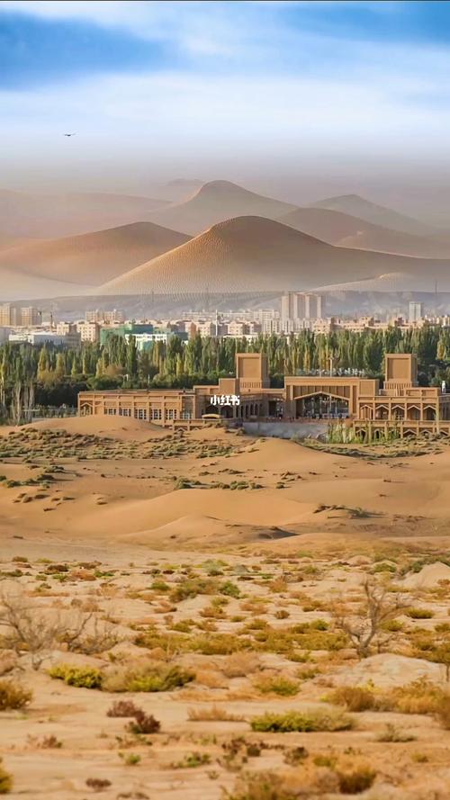 世界上离沙漠最近的县城--新疆鄯善县,被称为"活着的楼兰",与沙漠零
