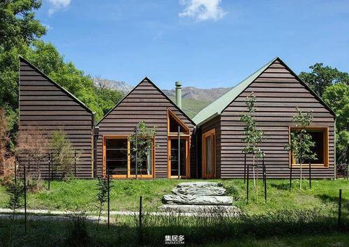 新西兰这座房屋的外观向我们证明,全木结构房屋已不再是传统老房子的