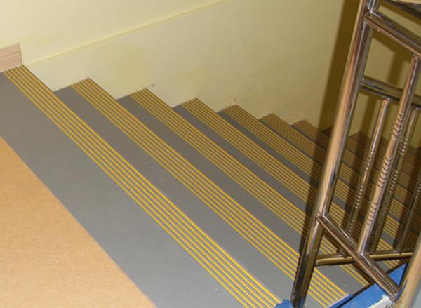 塑胶地板pvc楼梯踏步板防滑板厂家直销