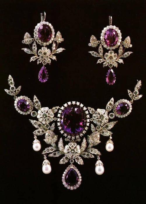 温莎公爵夫人紫水晶项链现身!10个亿的传奇珠宝比罗曼史更动人?_王室