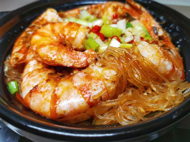 美味的蒜蓉粉丝鲜虾煲在家就能做出大厨的味道快动手做起来吧