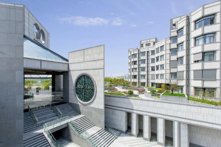 虞山书院学校入口中国常熟世界联合学院(下称"常熟uwc")于2015年创立