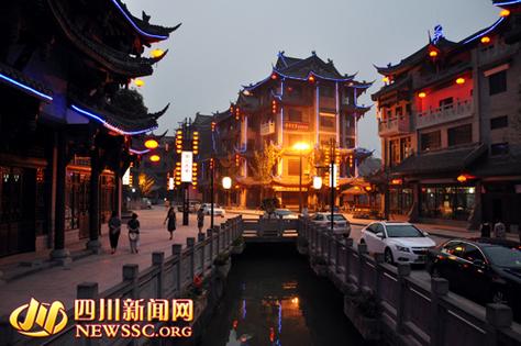  p>鱼凫古街是泸州市叙永县城内一条集商贸,文化教育,旅游休闲的特色