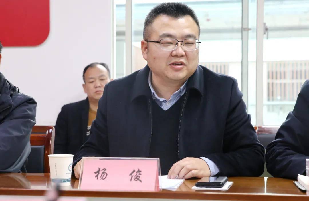 鼎城区人民政府副区长杨俊感谢五位挂职副院长对鼎城区医共体建设作出