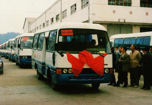 上饶中巴批量出口多米尼家服务亚运1990 年,20 辆上饶客车奔赴北京为