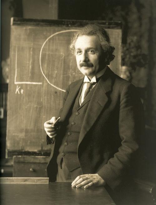 阿尔伯特·爱因斯坦彻底改变了物理学