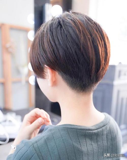 显年轻的齐耳波波头短发发型(满头烫层次短发波波头)(9)