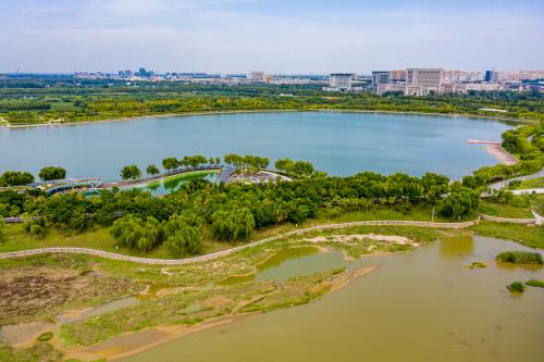 航拍河南郑州象湖生态湿地公园及贾鲁河水系