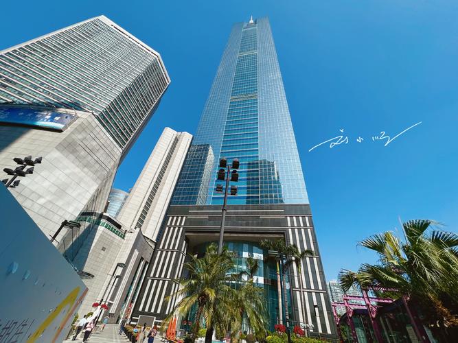 广州"中信广场"主要由1幢高达80层的"中信大厦"以及2幢38层的附楼