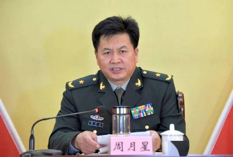 10月27日,鄂州军分区召开党委第一书记任职大会,省军区司令员周月星