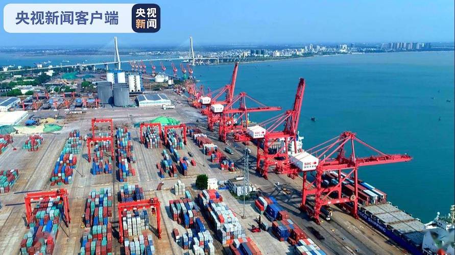 海南自由贸易港迎来首艘由境外转籍国际船舶