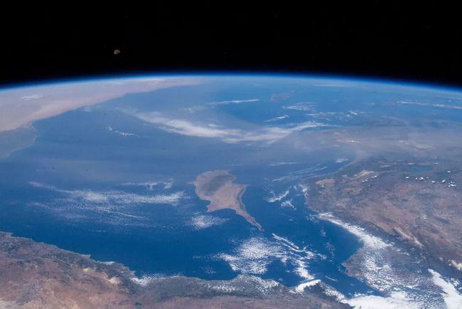 太空看地球是什么体验?2020最美地球照震撼来袭