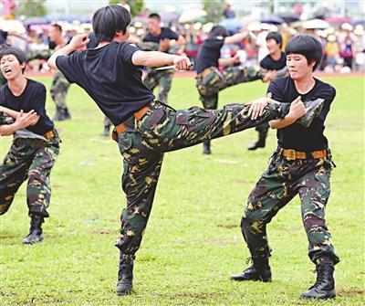 中国女特种兵训练场景——战场上没有女人,只有军人!