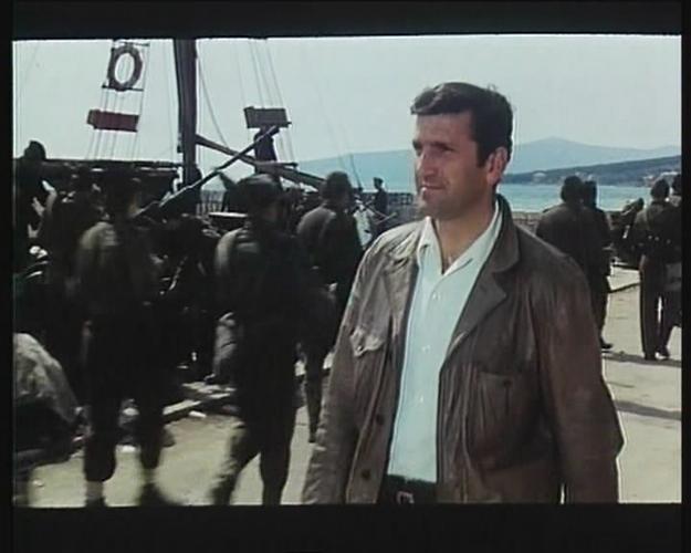  p>《桥》是1969年由南斯拉夫波斯纳电影制片厂出品的一部战争影片.