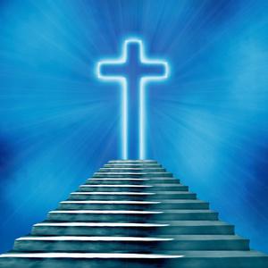 耶稣十字架路径发光的圣洁十字架和楼梯导致天堂或地狱照片