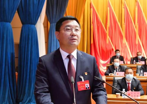 刘凤云当选为东胜区人民政府区长