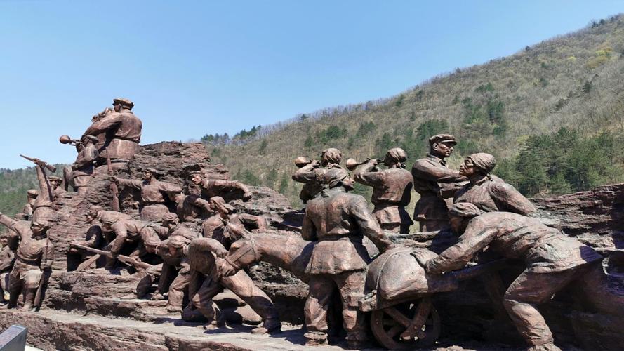 红军铸铜雕塑 红色文化主题景观雕塑八路军战士玻璃钢仿铜像红军