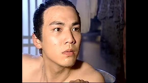 魔界之龙珠:钟汉良正在洗澡,没想到龙珠出来作妖把他打晕-影视综视频